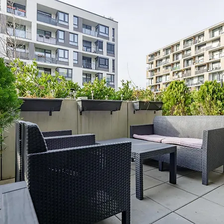 Ahoj Park, Terrace Vibes Studio, Private Parking Appartement *